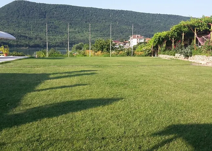 Family Belvedere *